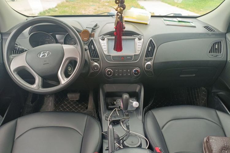 Used Hyundai ix35 2013 2.0L Automatic 2WD Comfort GL China IV Standard Center Console