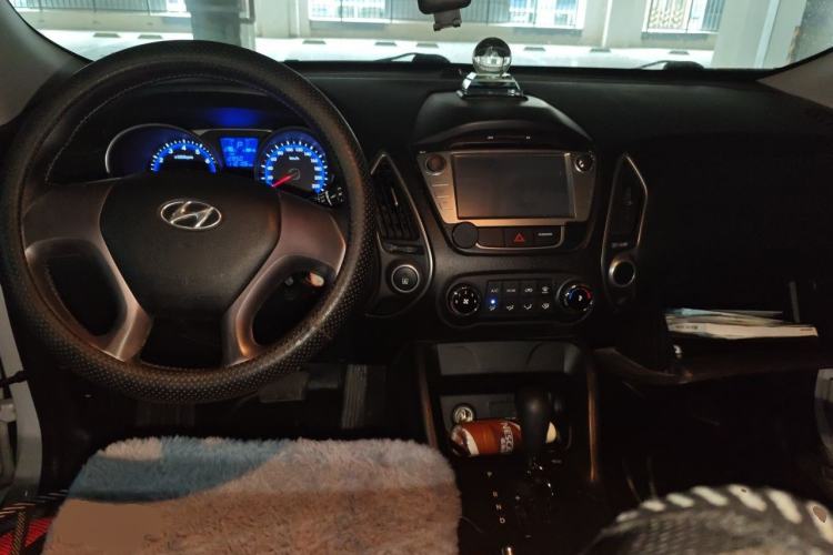 Used Hyundai ix35 2013 2.0L Automatic 2WD Comfort GL China IV Standard Center Console