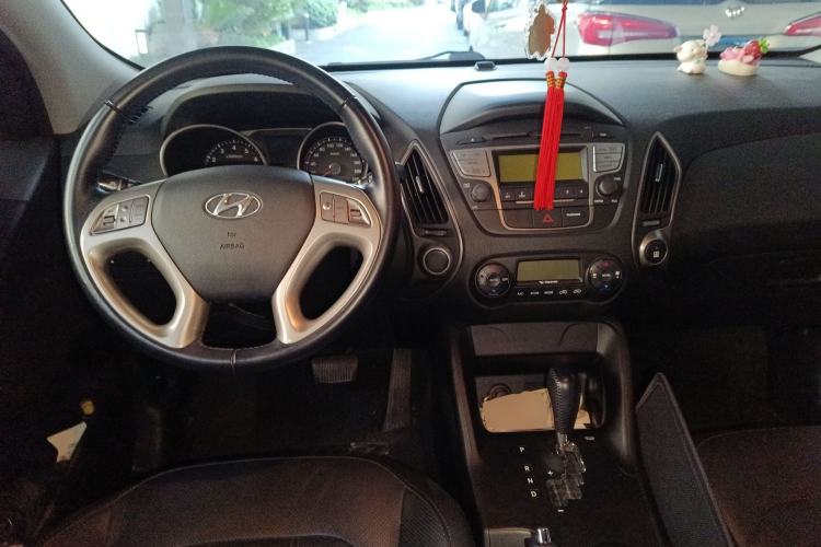 Used Hyundai ix35 2013 2.0L Automatic Two-Wheel Drive Smart GLS China V Standard Center Console