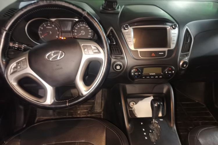 Used Hyundai ix35 2013 2.0L Automatic Two-Wheel Drive Smart GLS China V Standard Center Console