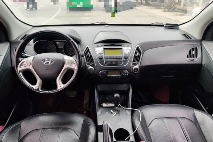 Used Hyundai ix35 2013 2.0L Automatic Two-Wheel Drive Smart GLS China IV Standard Center Console