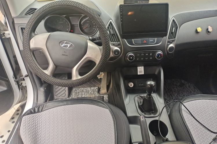 Used Hyundai ix35 2013 2.0L Manual 2WD Comfort GL China IV Standard Center Console