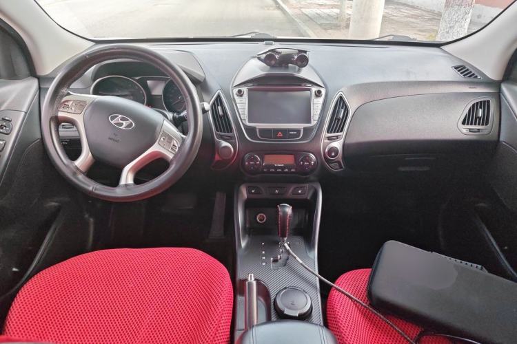 Used Hyundai ix35 2013 2.0L Automatic Two-Wheel Drive Smart GLS China IV Standard Center Console