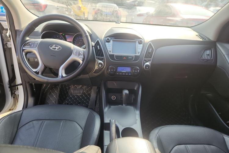 Used Hyundai ix35 2013 2.0L Automatic Two-Wheel Drive Smart GLS China V Standard Center Console