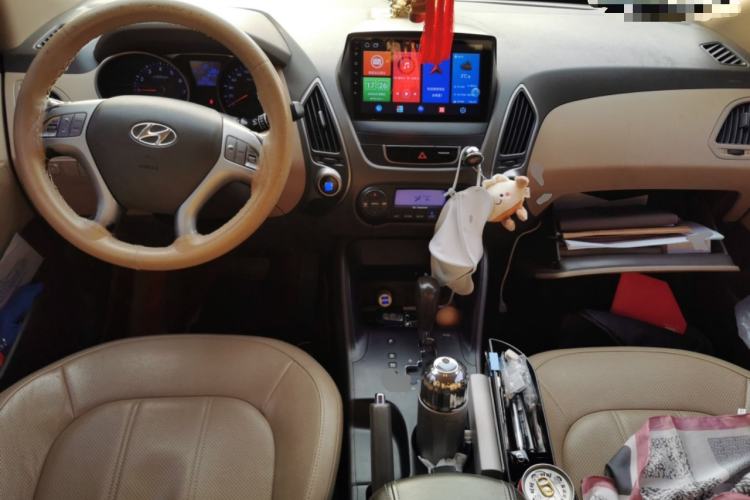 Used Hyundai ix35 2013 2.0L Automatic Two-Wheel Drive Smart GLS China V Standard Center Console