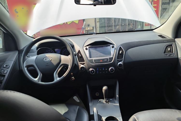 Used Hyundai ix35 2013 2.0L Automatic 2WD Comfort GL China IV Standard Center Console