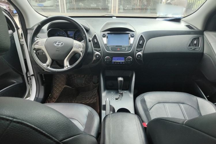 Used Hyundai ix35 2013 2.0L Automatic Two-Wheel Drive Smart GLS China IV Standard Center Console