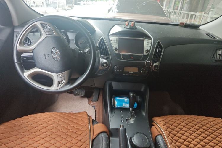 Used Hyundai ix35 2013 2.0L Automatic Two-Wheel Drive Smart GLS China IV Standard Center Console