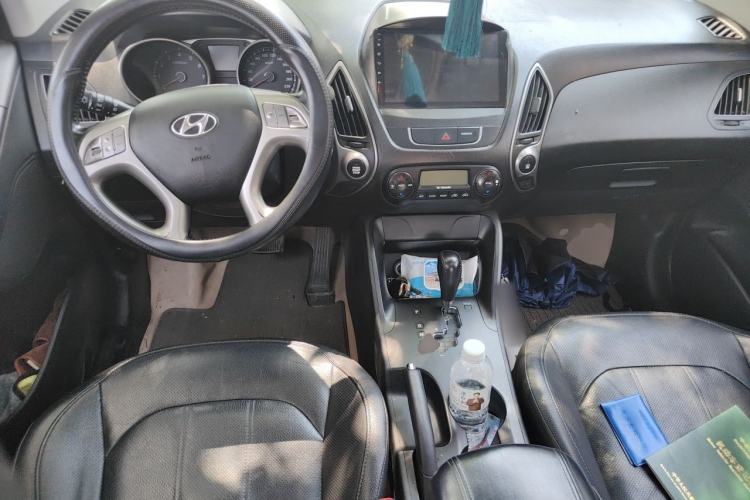 Used Hyundai ix35 2013 2.0L Automatic Two-Wheel Drive Smart GLS China V Standard Center Console