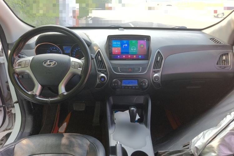 Used Hyundai ix35 2013 2.0L Automatic Two-Wheel Drive Smart GLS China IV Standard Center Console
