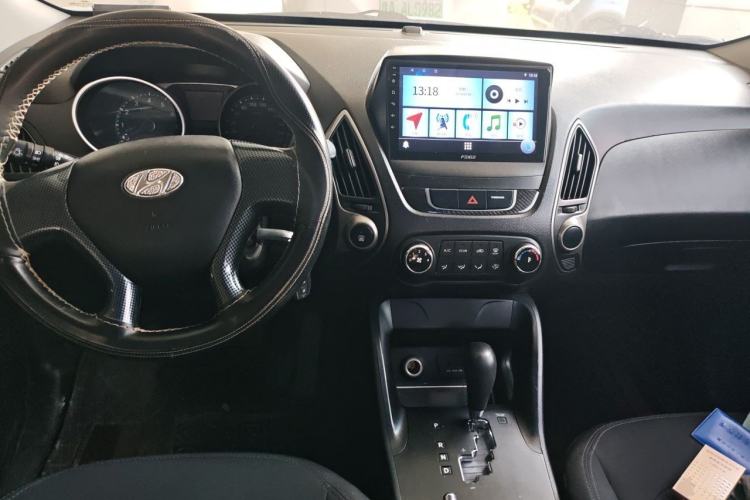 Used Hyundai ix35 2013 2.0L Automatic 2WD Comfort GL China IV Standard Center Console