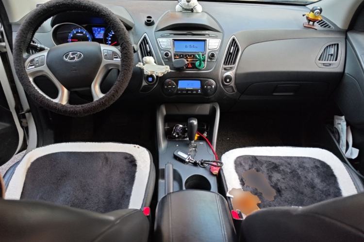 Used Hyundai ix35 2013 2.0L Automatic Two-Wheel Drive Smart GLS China V Standard Center Console