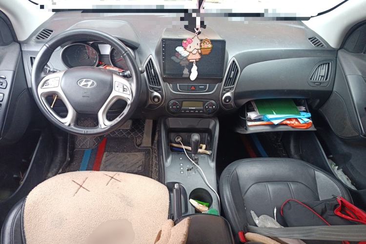 Used Hyundai ix35 2013 2.0L Automatic Two-Wheel Drive Smart GLS China IV Standard Center Console