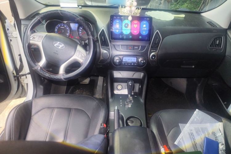 Used Hyundai ix35 2013 2.0L Automatic Two-Wheel Drive Smart GLS China IV Standard Center Console