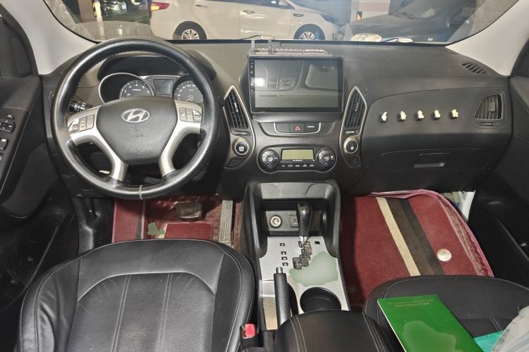 Used Hyundai ix35 2013 2.0L Automatic Two-Wheel Drive Smart GLS China V Standard Center Console