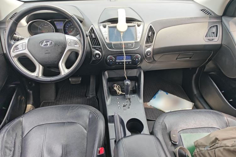 Used Hyundai ix35 2013 2.0L Automatic Two-Wheel Drive Smart GLS China V Standard Center Console