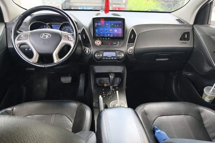 Used Hyundai ix35 2013 2.0L Automatic Two-Wheel Drive Smart GLS China V Standard Center Console