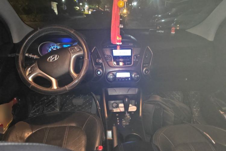 Used Hyundai ix35 2013 2.0L Automatic Two-Wheel Drive Smart GLS China IV Standard Center Console