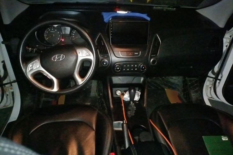 Used Hyundai ix35 2013 2.0L Automatic 2WD Comfort GL China IV Standard Center Console