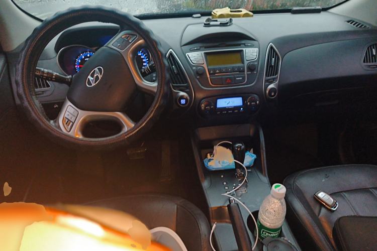 Used Hyundai ix35 2013 2.0L Automatic Two-Wheel Drive Smart GLS China IV Standard Center Console