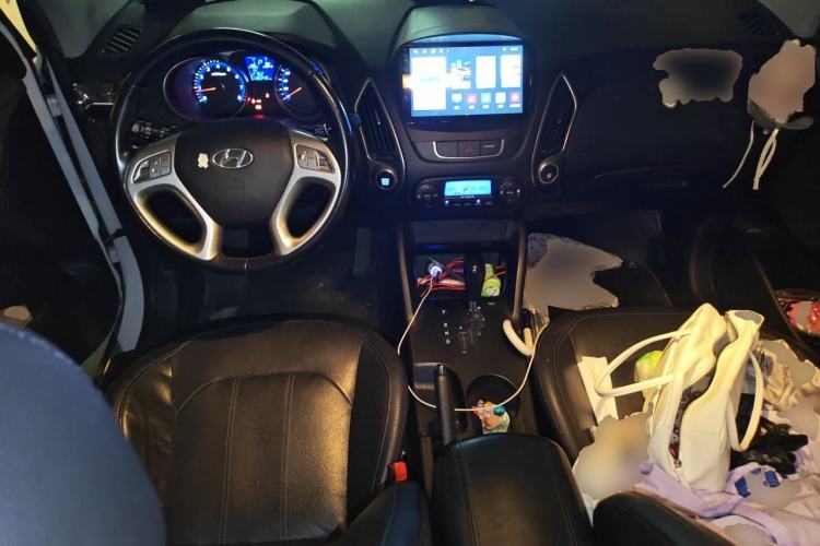 Used Hyundai ix35 2013 2.0L Automatic Two-Wheel Drive Smart GLS China IV Standard Center Console