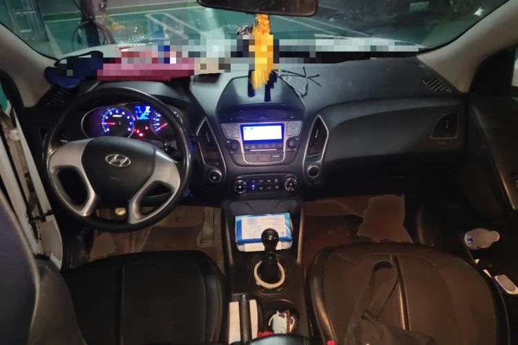 Used Hyundai ix35 2013 2.0L Manual 2WD Comfort GL China IV Standard Center Console