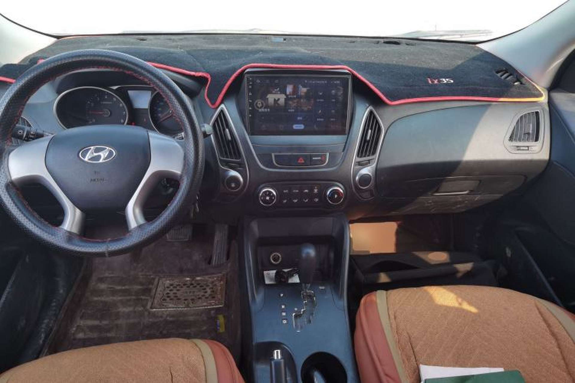 Used Hyundai ix35 2013 2.0L Automatic 2WD Comfort GL China IV Standard Center Console