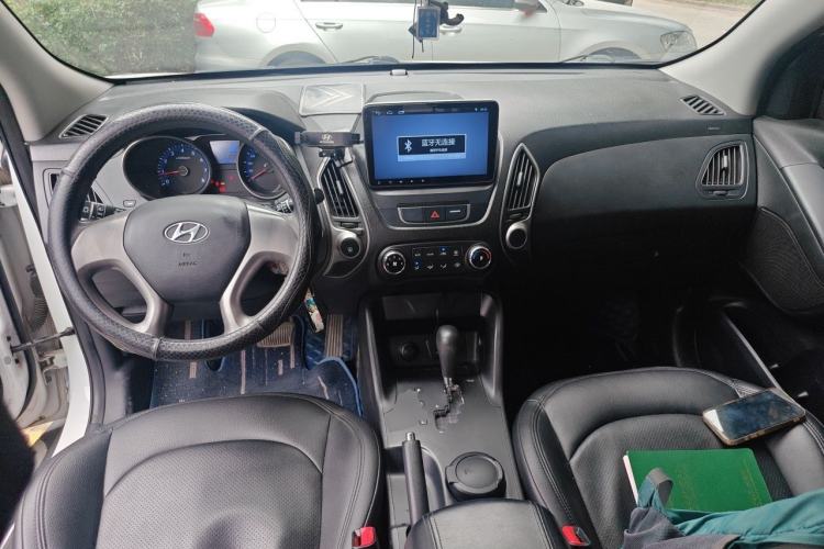 Used Hyundai ix35 2013 2.0L Automatic 2WD Comfort GL China IV Standard Center Console