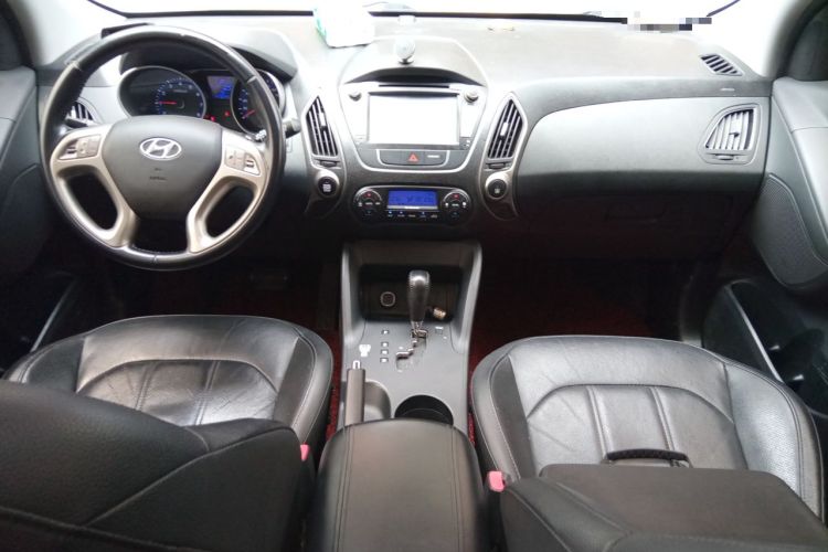Used Hyundai ix35 2013 2.0L Automatic Two-Wheel Drive Smart GLS China V Standard Center Console