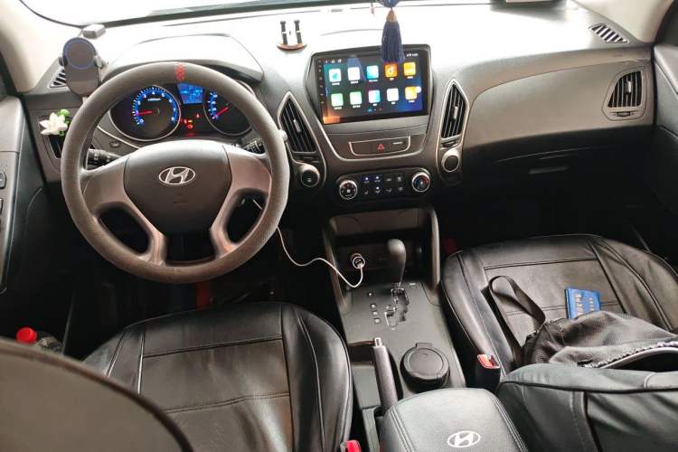 Used Hyundai ix35 2013 2.0L Automatic 2WD Comfort GL China IV Standard Center Console