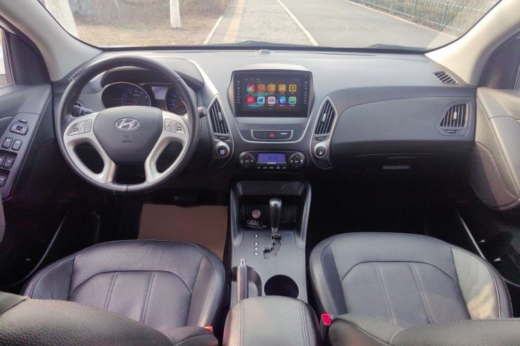 Used Hyundai ix35 2013 2.0L Automatic Two-Wheel Drive Smart GLS China IV Standard Center Console