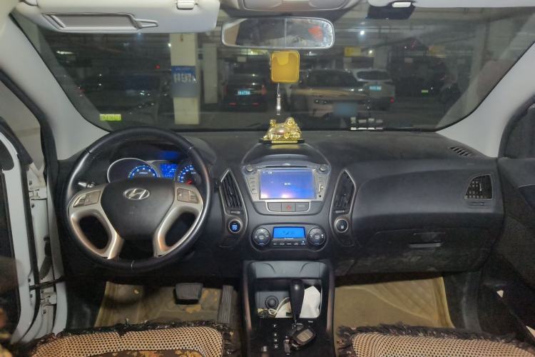 Used Hyundai ix35 2013 2.0L Automatic Two-Wheel Drive Smart GLS China V Standard Center Console