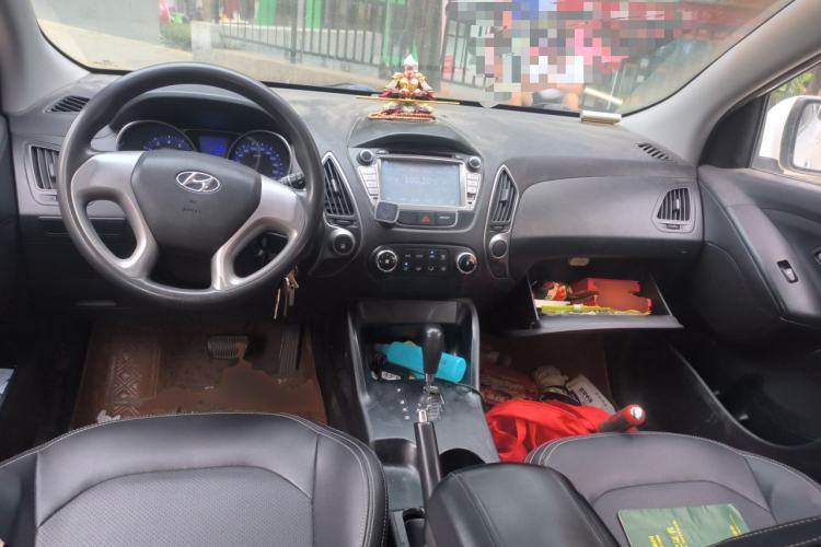 Used Hyundai ix35 2013 2.0L Automatic 2WD Comfort GL China IV Standard Center Console
