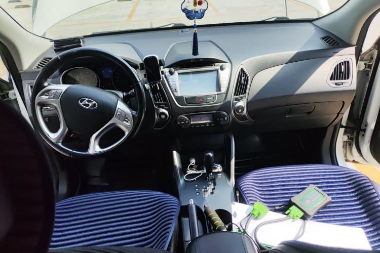 Used Hyundai ix35 2013 2.0L Automatic Two-Wheel Drive Smart GLS China IV Standard Center Console