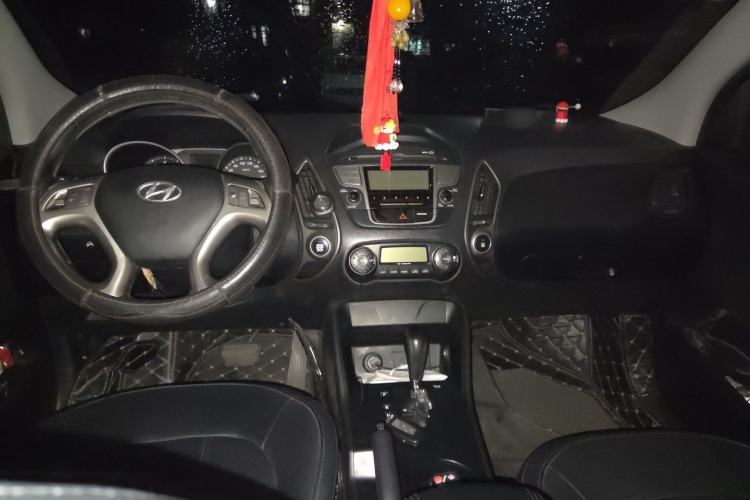 Used Hyundai ix35 2013 2.0L Automatic Two-Wheel Drive Smart GLS China IV Standard Center Console