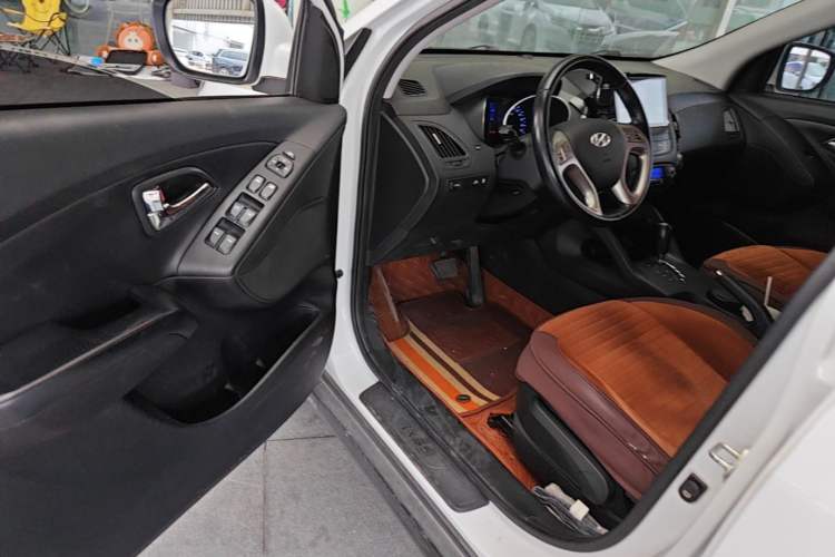 Used Hyundai ix35 2013 2.0L Automatic Two-Wheel Drive Smart GLS China IV Standard Driver Seat