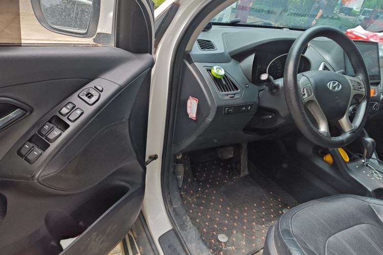 Used Hyundai ix35 2013 2.0L Automatic Two-Wheel Drive Smart GLS China IV Standard Driver Seat