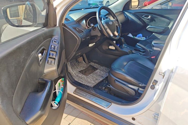 Used Hyundai ix35 2013 2.0L Automatic Two-Wheel Drive Smart GLS China IV Standard Driver Seat