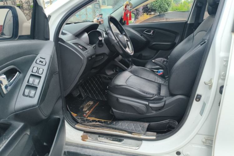 Used Hyundai ix35 2013 2.0L Automatic Two-Wheel Drive Smart GLS China IV Standard Driver Seat