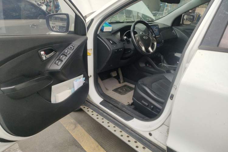 Used Hyundai ix35 2013 2.0L Automatic Two-Wheel Drive Leading GLX China IV Standard Driver Seat