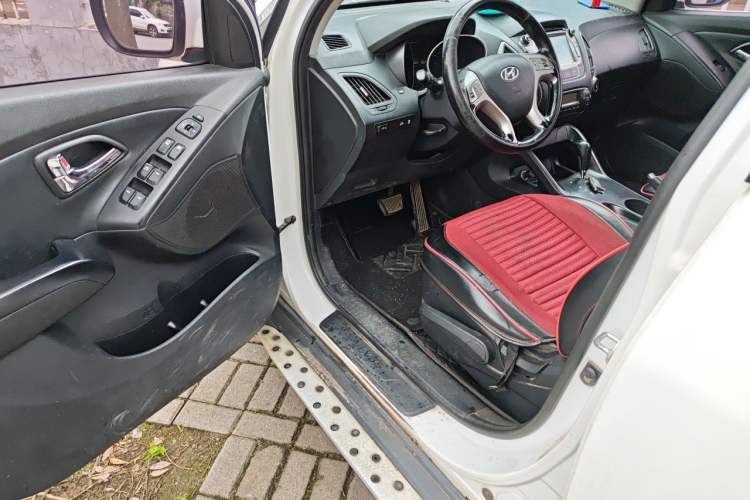 Used Hyundai ix35 2013 2.0L Automatic Two-Wheel Drive Smart GLS China IV Standard Driver Seat