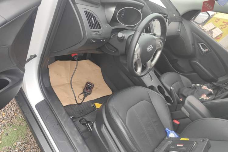 Used Hyundai ix35 2013 2.0L Automatic Two-Wheel Drive Smart GLS China IV Standard Driver Seat