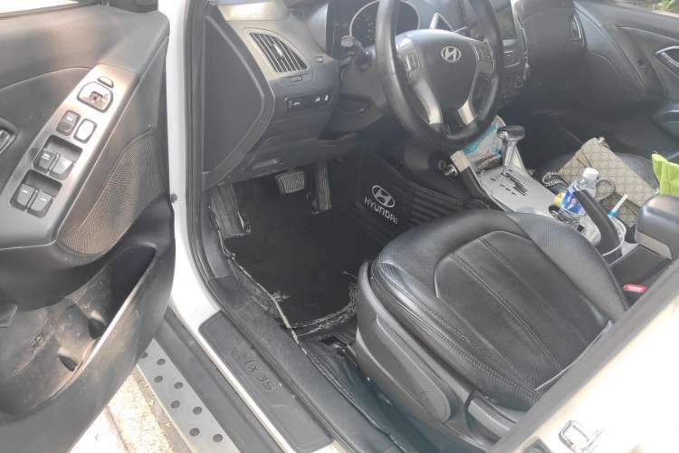 Used Hyundai ix35 2013 2.0L Automatic Two-Wheel Drive Smart GLS China IV Standard Driver Seat