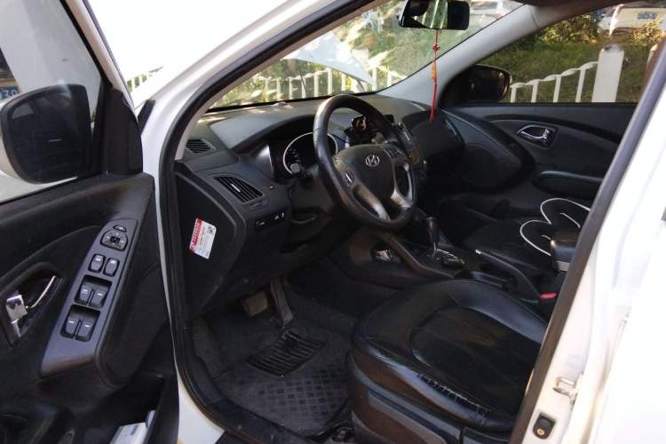 Used Hyundai ix35 2013 2.0L Automatic Two-Wheel Drive Smart GLS China IV Standard Driver Seat