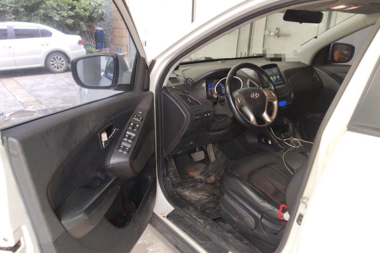 Used Hyundai ix35 2013 2.0L Automatic Two-Wheel Drive Smart GLS China IV Standard Driver Seat