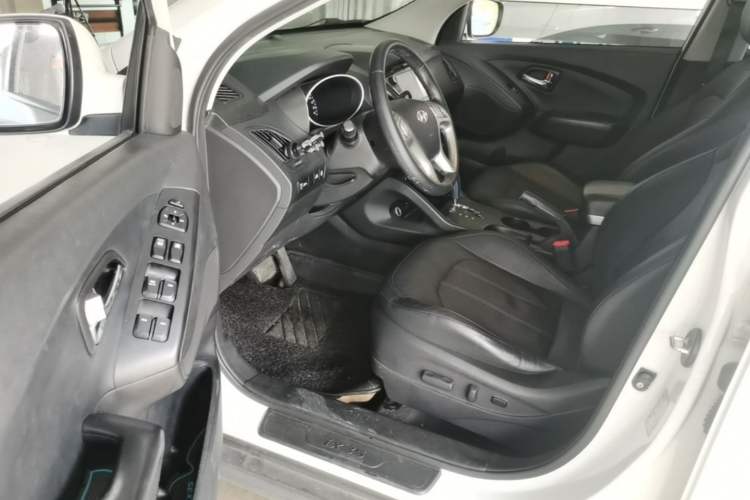 Used Hyundai ix35 2013 2.0L Automatic Two-Wheel Drive Smart GLS China IV Standard Driver Seat