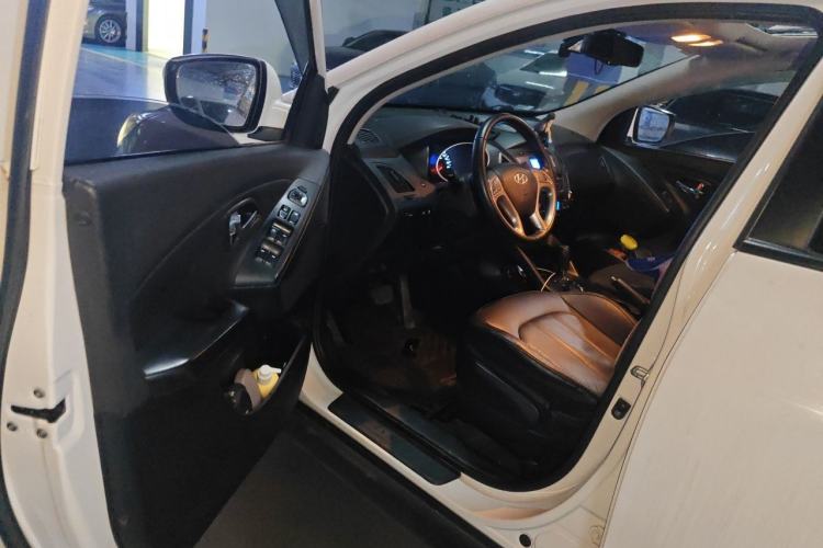 Used Hyundai ix35 2013 2.0L Automatic Two-Wheel Drive Smart GLS China IV Standard Driver Seat