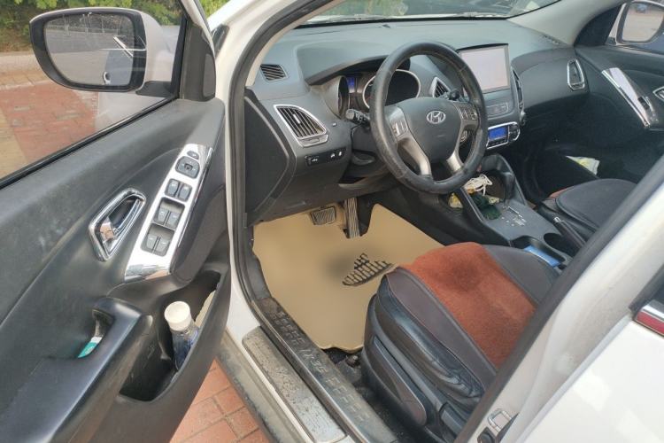 Used Hyundai ix35 2013 2.0L Automatic Two-Wheel Drive Smart GLS China IV Standard Driver Seat
