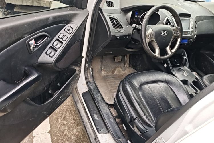 Used Hyundai ix35 2013 2.0L Automatic Two-Wheel Drive Smart GLS China IV Standard Driver Seat