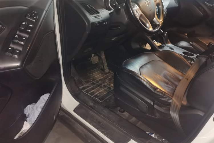 Used Hyundai ix35 2013 2.0L Automatic Two-Wheel Drive Smart GLS China V Standard Driver Seat